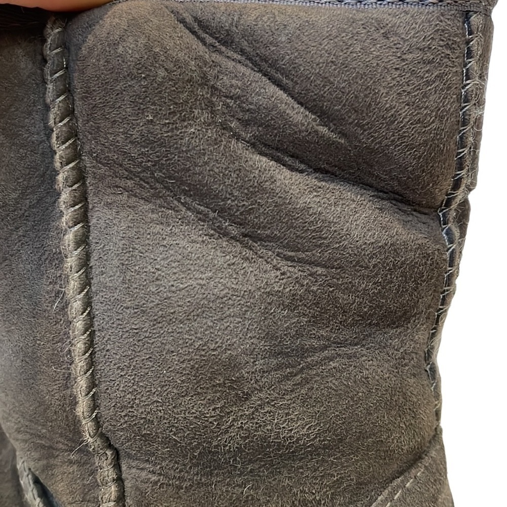 UGG Classic Short Boot - Picture 6 of 8